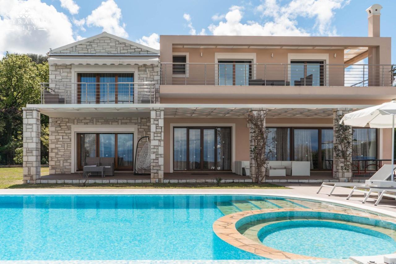 Luxury Hera - Beachfront * Roda (Corfu)